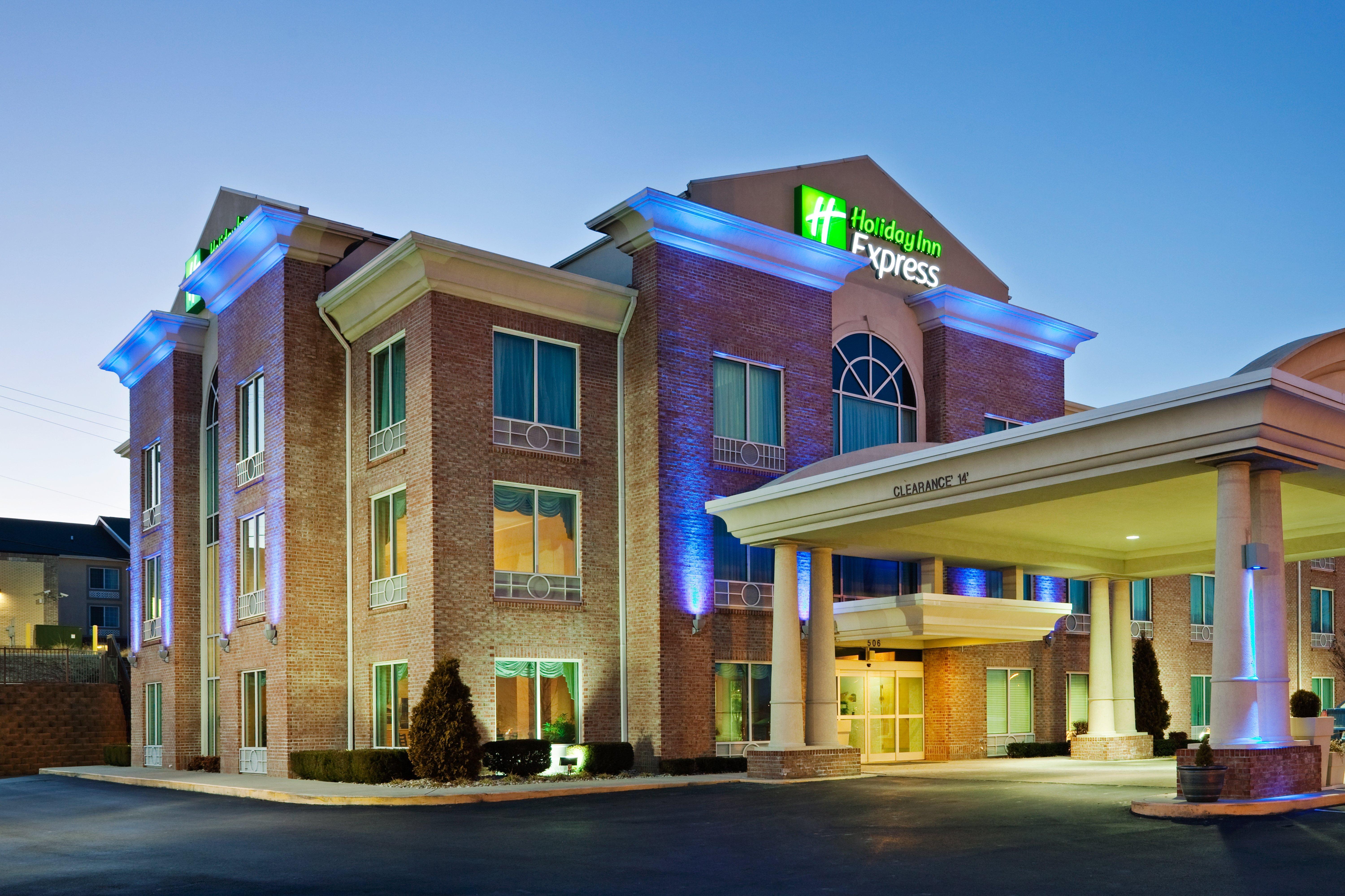 Holiday Inn Express Hotel & Suites London By Ihg Exterior foto